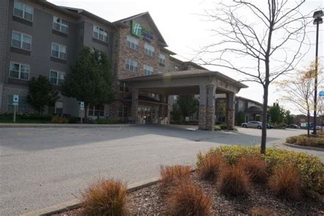 Top Hotels in Roselle, IL .